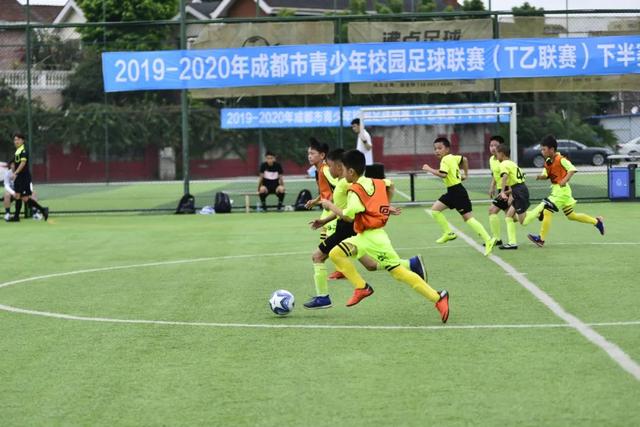 维尼修斯当选FIFA年度最佳 上个巴西人17年前卡卡